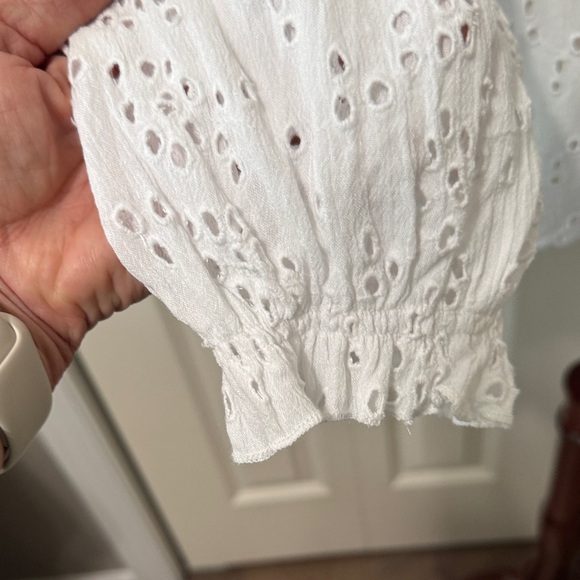 Sanctuary EUC❤️White Eyelet Blouse On/Off shoulders. - Picture 4 of 12